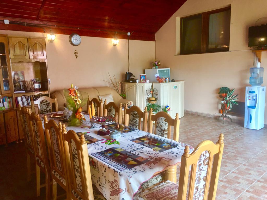 Vila La Izvor Petresti Bagian luar foto